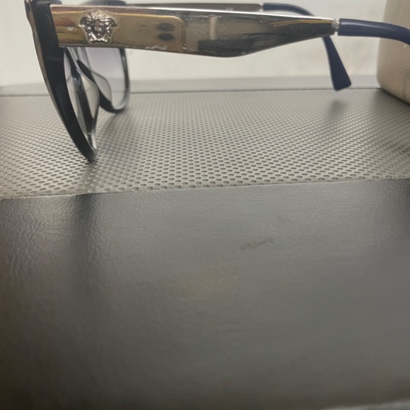 Versace sunglasses - Picture 3 of 4
